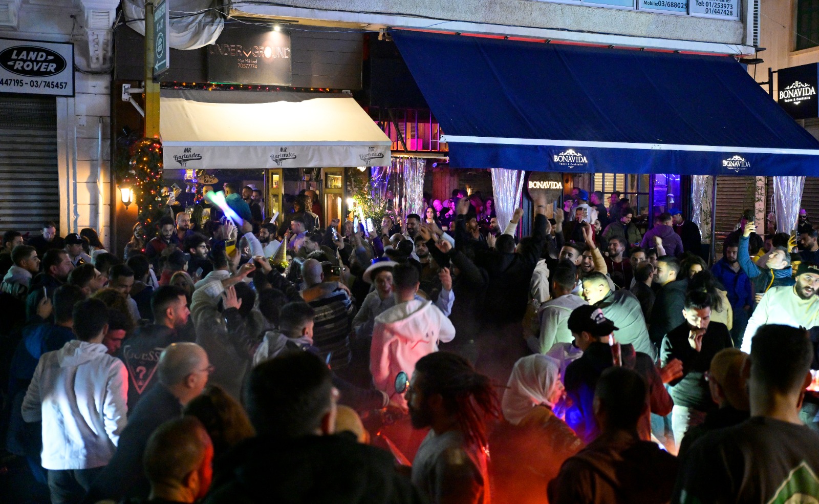 ليلة رأس السنة في مار مخايل والجميزة أجواء صاخبة وأمل بعام أفضل